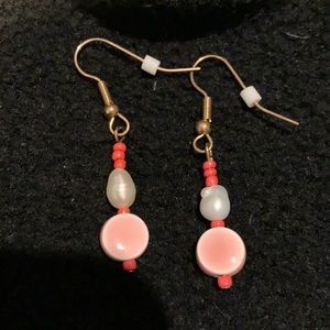 Salmon/peach breads and cultured pearl earrings